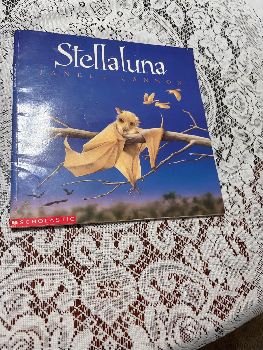 Scholastic Stellaluna Picture Book -paperback